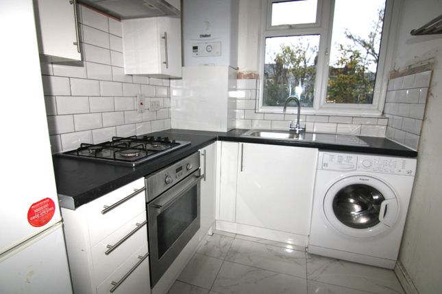 Thumbnail Flat to rent in Cavendish Road, Finsbury Park