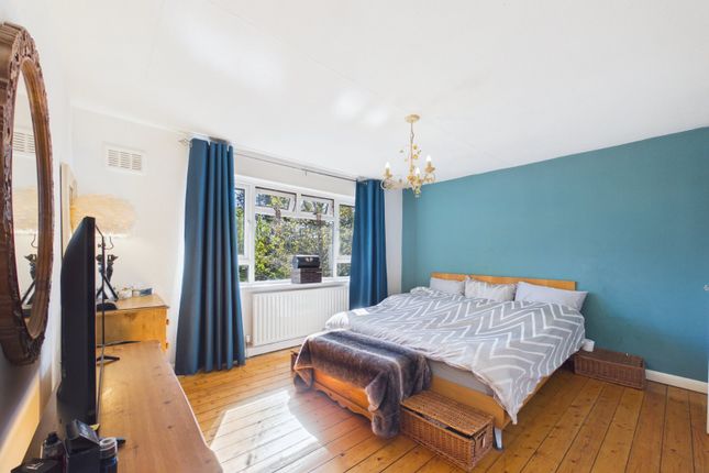 36, Clockhouse Lane, Surrey photo 4