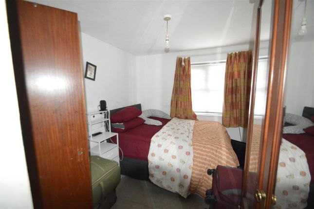 Burdetts Road, Dagenham photo 4