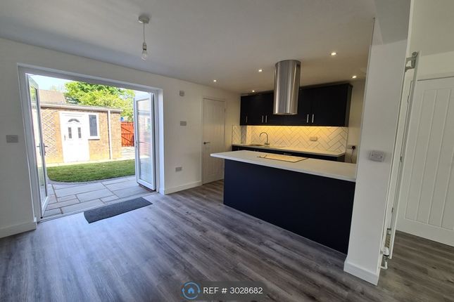 Cowdray Court, Kingston Park, Newcastle Upon Tyne photo 2