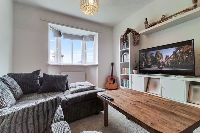 Flat for sale in Tennyson Close, Enfield