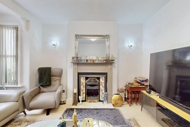 11, Church Avenue, Southall photo 4