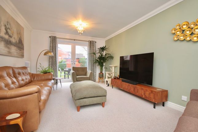 18, Milton Close, Lincoln photo 2