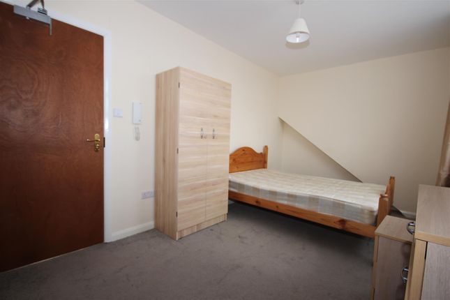 Property to rent in Sherrick Green Road, Dollis Hill