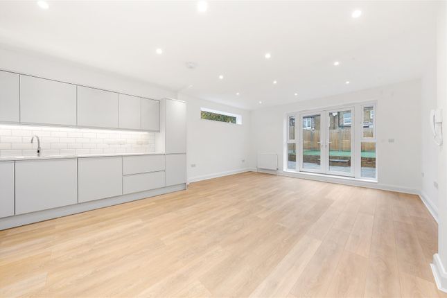 Thumbnail Flat to rent in Villiers Road, London