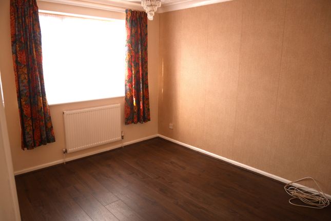 Manor Farm Crescent, Woodside Weston-super-Mare photo 5