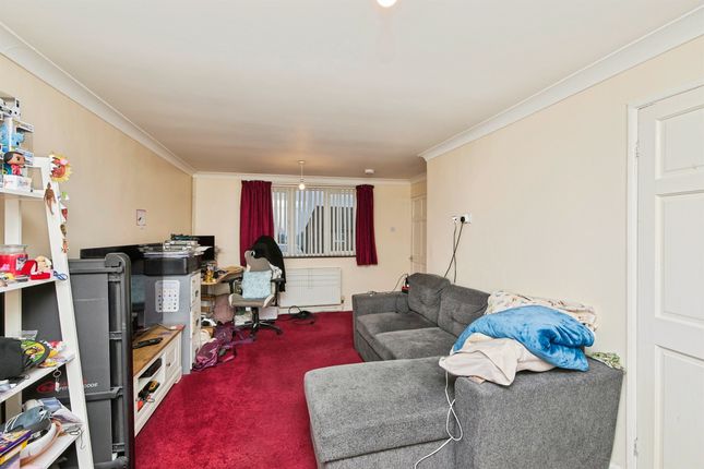11, Dunedin Crescent, Burton-On-Trent photo 4