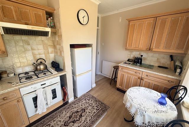 10, Adur Avenue Durrington, Worthing photo 4