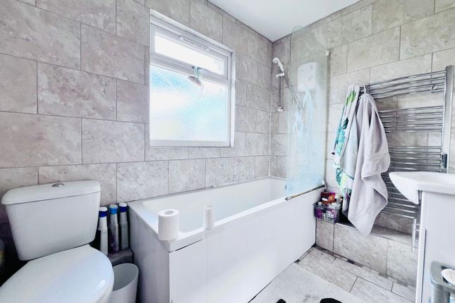 98 Harrington Drive, Nottingham photo 3