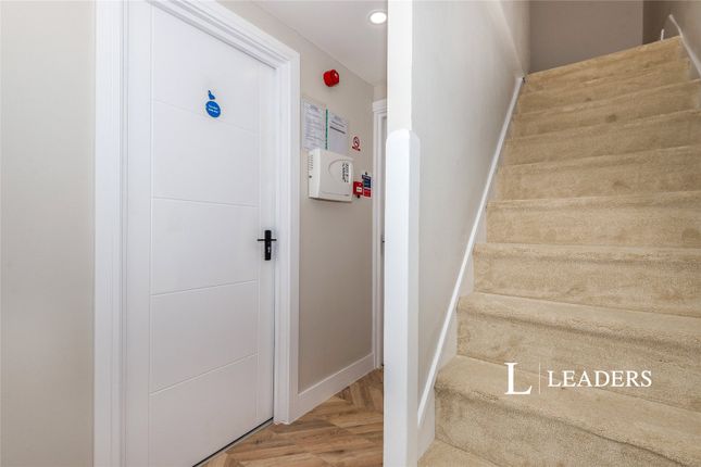 Room 2, 1, Sherwood Crescent, Surrey photo 4