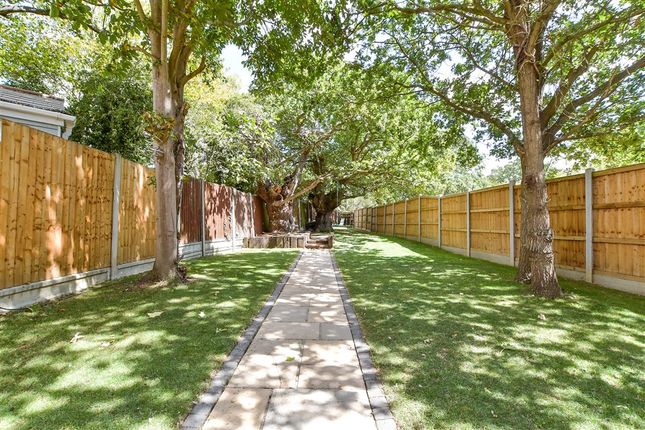 Church End Lane Runwell, Wickford photo 4