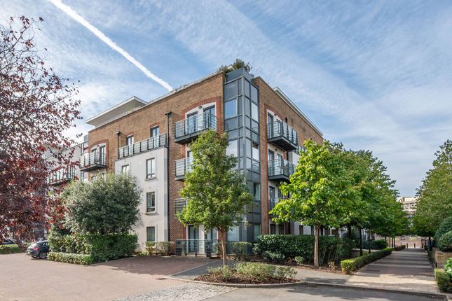 Flat for sale in Holford Way, Roehampton, London