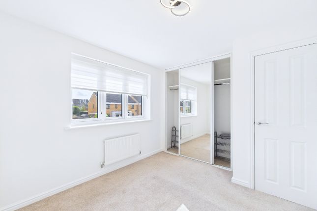 22 Sanderling Close, East Tilbury, Essex photo 3