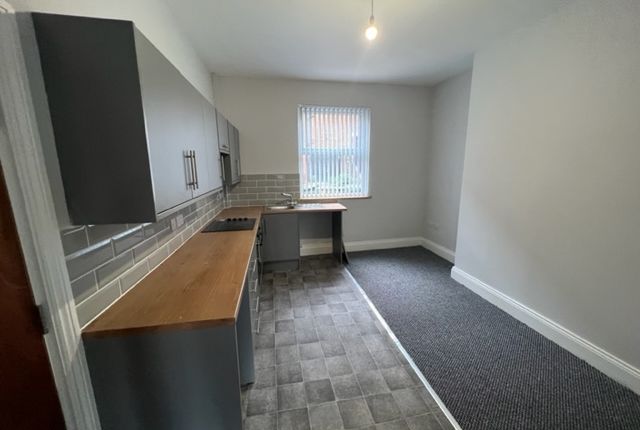 93 Flat 2, Stanningley Road Armley Leeds photo 3