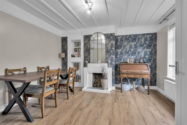 19, New Village, Brantham photo 4