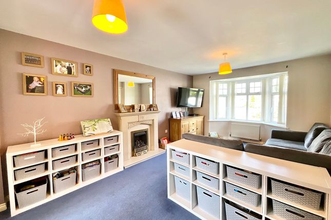 2 Kenilworth Walk, Stoke-On-Trent photo 3
