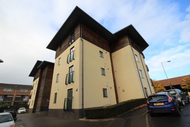 Flat to rent in Queensway Place, Yeovil
