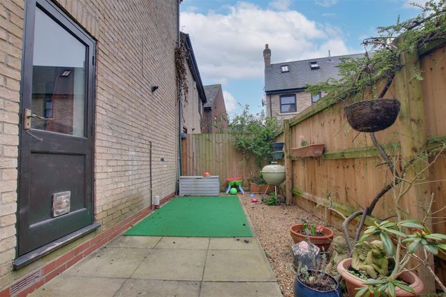 Town house for sale in Robbs Walk, St. Ives, Huntingdon