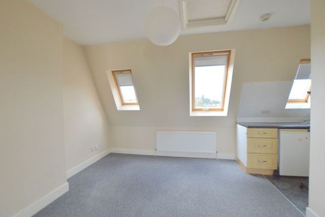 Flat to rent in Uxbridge Road, Hatch End, Pinner