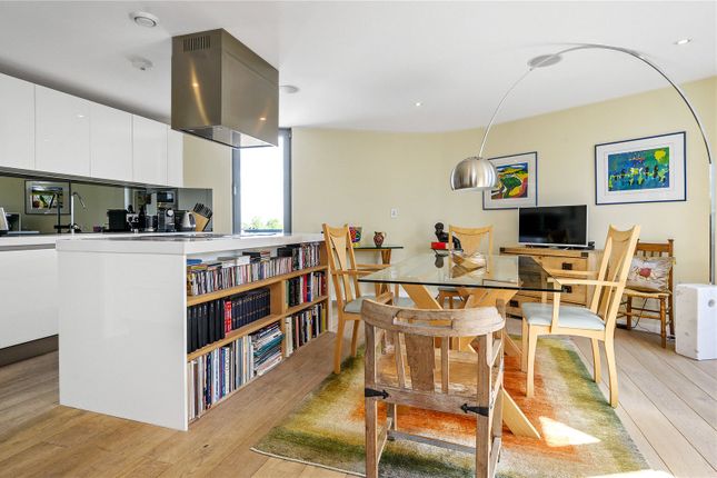 Flat for sale in Blackthorn Avenue, Islington, London