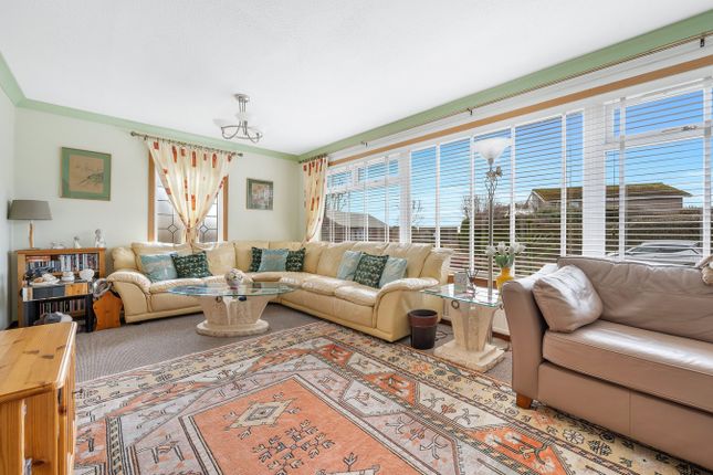 8, Milesmark Court, Dunfermline photo 3