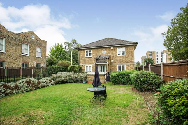 Flat for sale in Kingswood Terrace, Chiswick