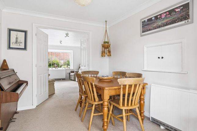 18, Vicarage Gardens, Salisbury photo 4