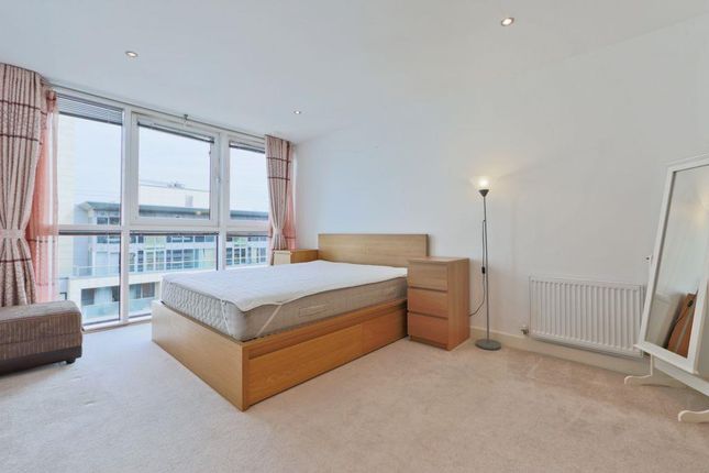 Flat for sale in Adriatic Apartments, Royal Victoria Dock