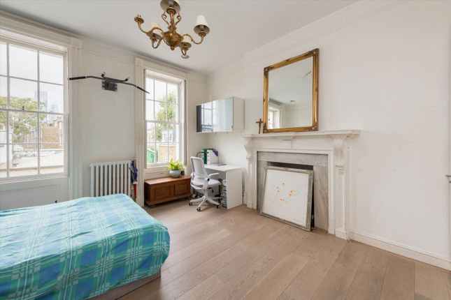 End terrace house for sale in Clapham Road, London
