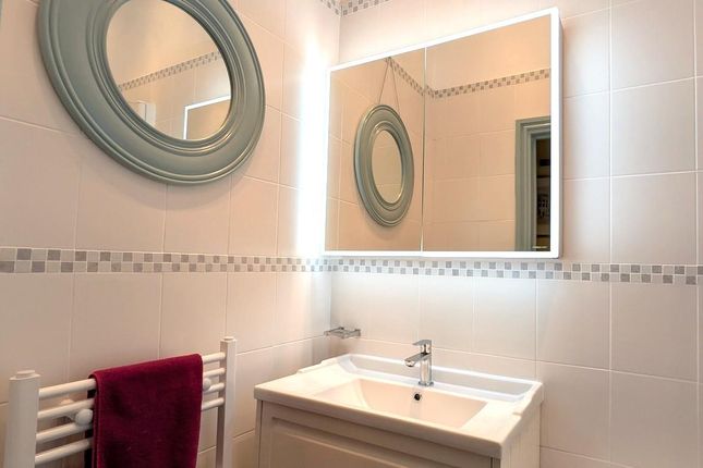 4 Cambridge Drive - 12.Jpg