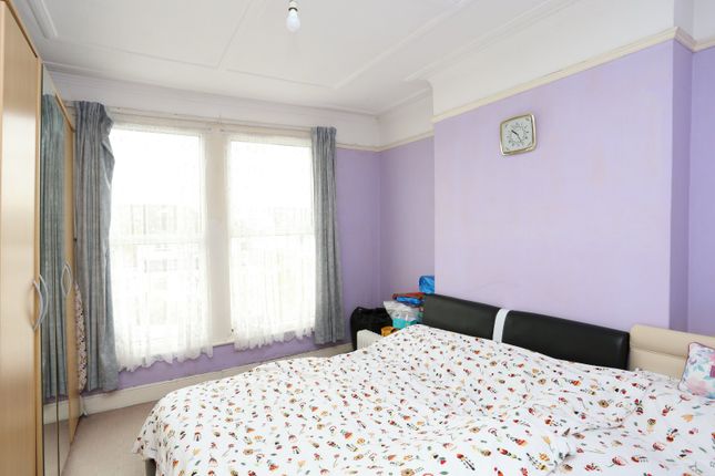 21, Melrose Avenue, Mitcham photo 4
