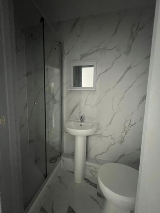 1-bed flat on 5A, Penn Road , Beaconsfield,, Buckinghamshire, £850/mo
