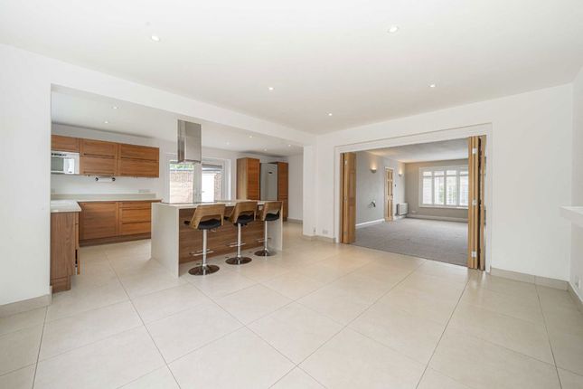 38, Minsterley Avenue, Shepperton photo 2