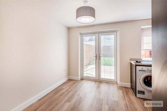 18, Skelton Drive, Bury St. Edmunds photo 3