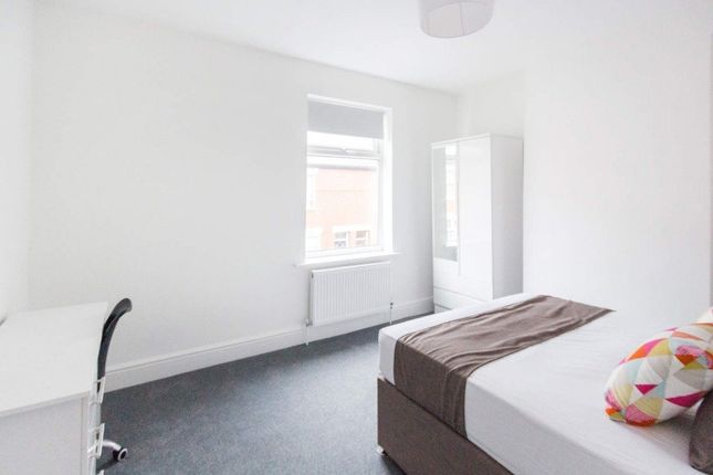 28, Lyndhurst Street, Salford photo 4