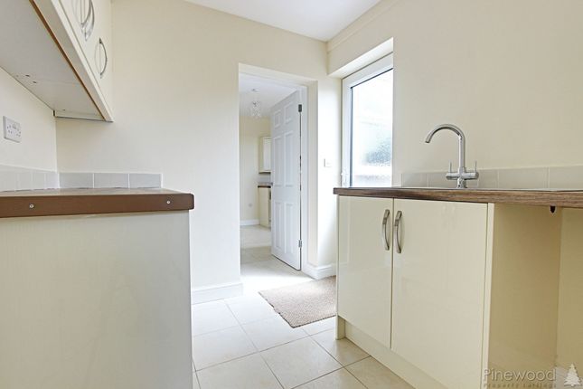160 Manor Road, Chesterfield photo 4