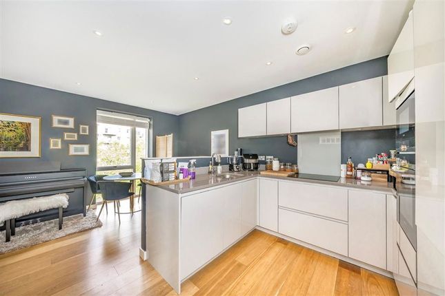 18 Avonview Apartments, 8, Monarch Square, London photo 4