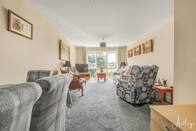 Apt 72, Willow Court, Swansea photo 4