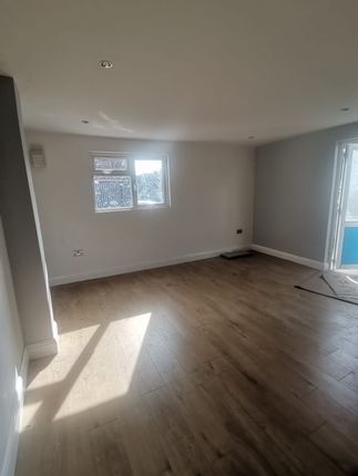Thumbnail Studio to rent in Willow Road, London