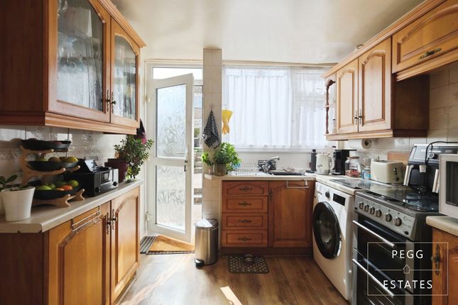 295 Lichfield Avenue, Torquay photo 4