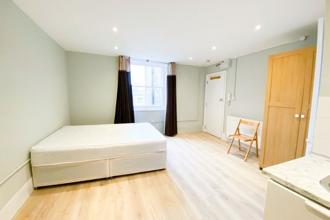Thumbnail Studio to rent in Courtfield Gardens, Earls Court, London