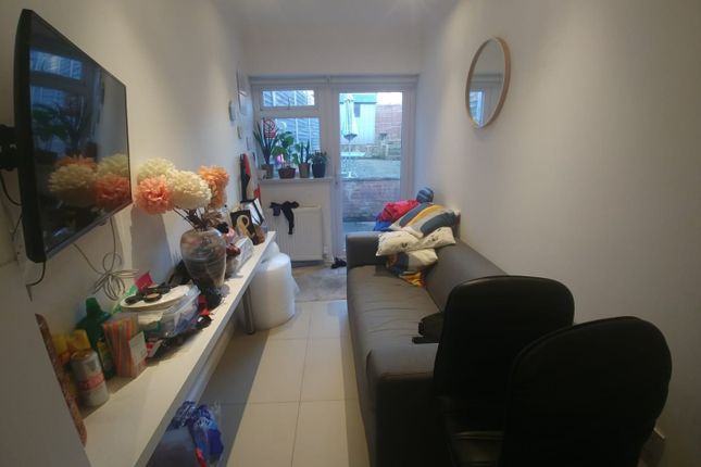 18, Banstock Road, Edgware photo 4