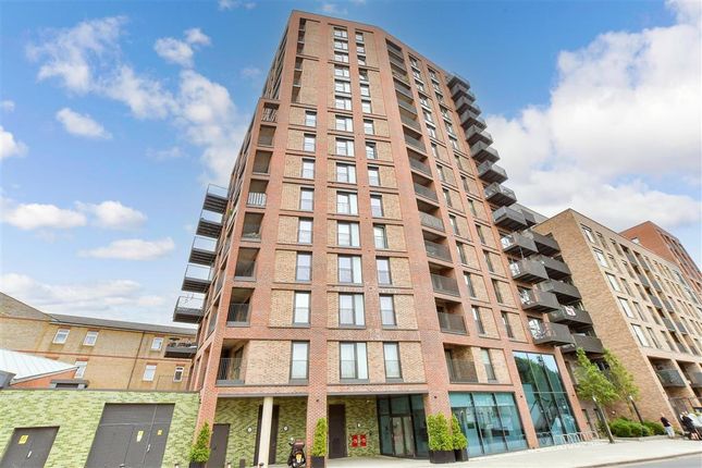 Flat for sale in Ron Leighton Way, London