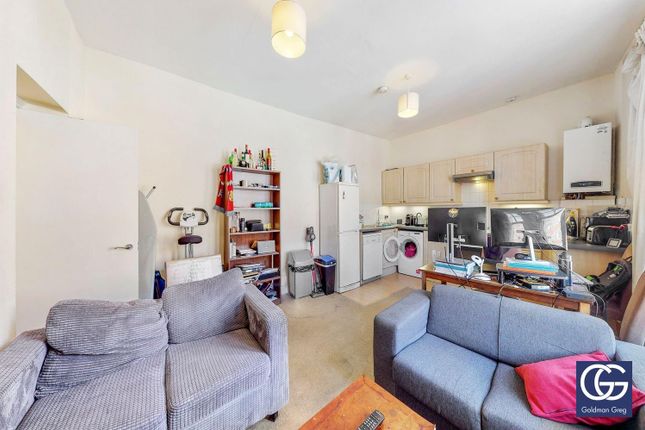 Flat 3, 23, Balham Hill, London photo 2