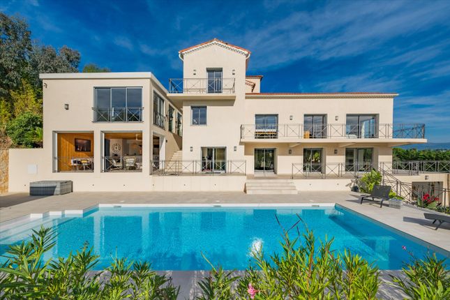 Villa for sale in Super Cannes, Alpes-Maritimes, Provence-Alpes-Côte d`Azur, France
