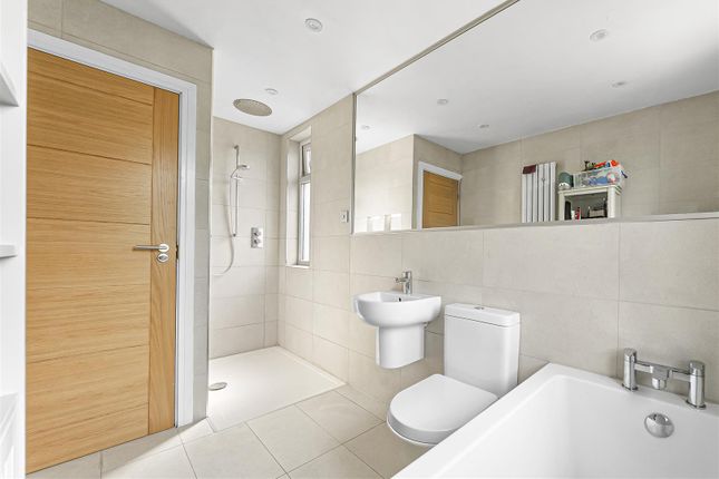 14, Leeds Road, Rawdon photo 4