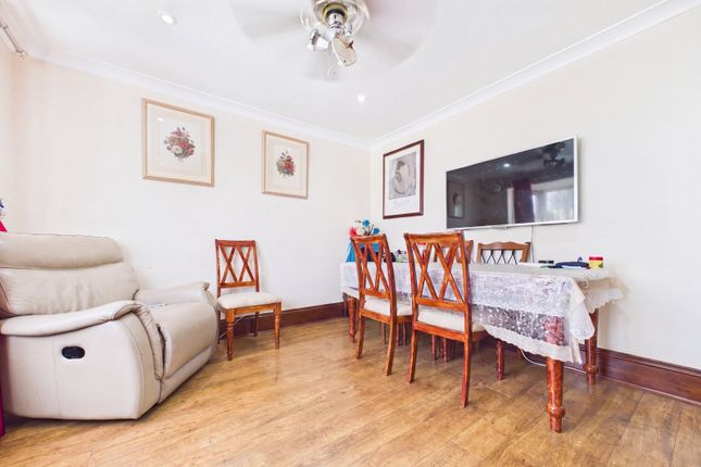 5, Woodlands Park Avenue, Maidenhead photo 4