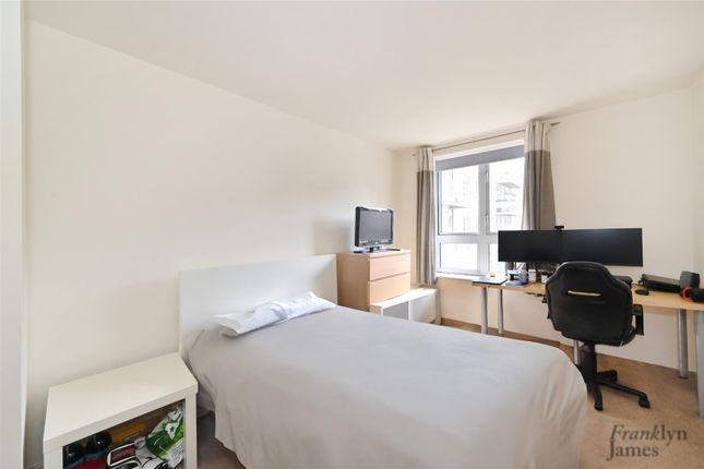 Flat to rent in Adriatic Building, 51 Narrow Street, Limehouse