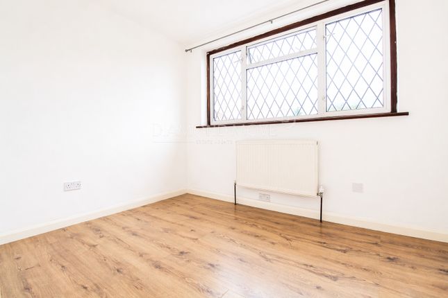 759 (11a), Crosslands Avenue, Southall photo 4