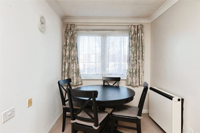44, Kingswood Court, Chingford photo 4